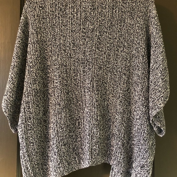 Black & white knit kimono sleeve open sweater - Picture 2 of 3